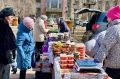 Читинцы заполнили столы, покупая килограммы колбас и рыбы на ярмарке