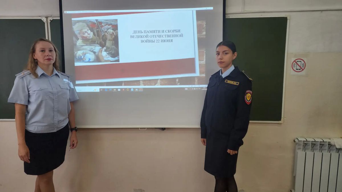 В Находке сотрудники транспортной полиции провели для школьников патриотический урок В Находке сотрудники транспортной полиции провели для школьников патриотический урок