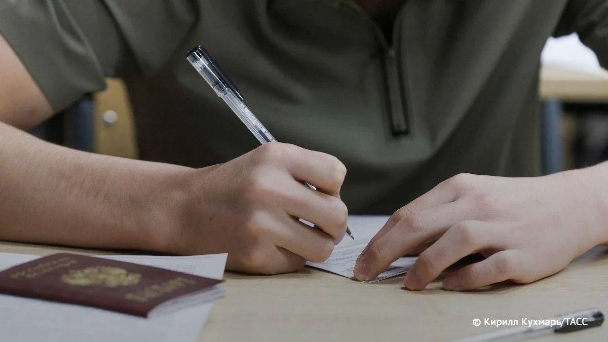 Школьник из Владивостока Артем Шунтов стал первым в истории Приморского края выпускником, набравшим 400 баллов на ЕГЭ