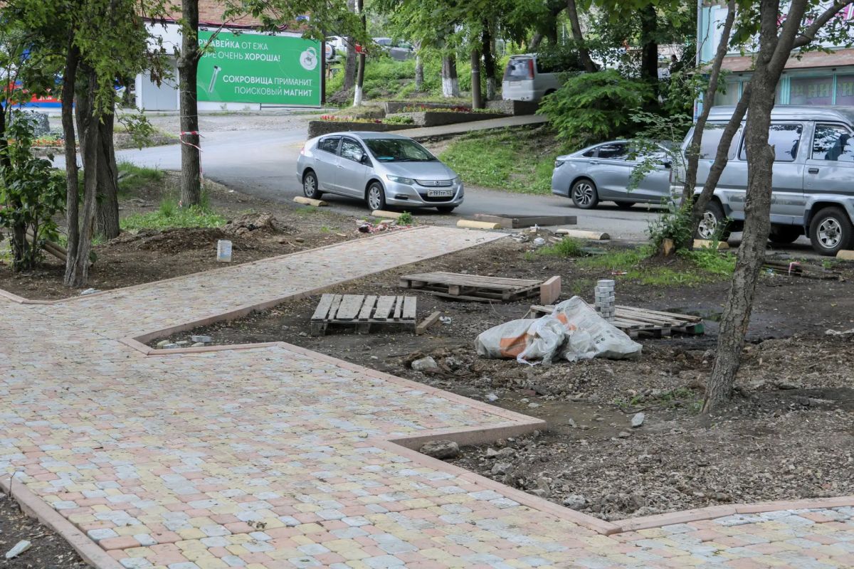 В сквере на улице Заводской выполнено два этапа благоустройства В сквере на улице Заводской выполнено два этапа благоустройства