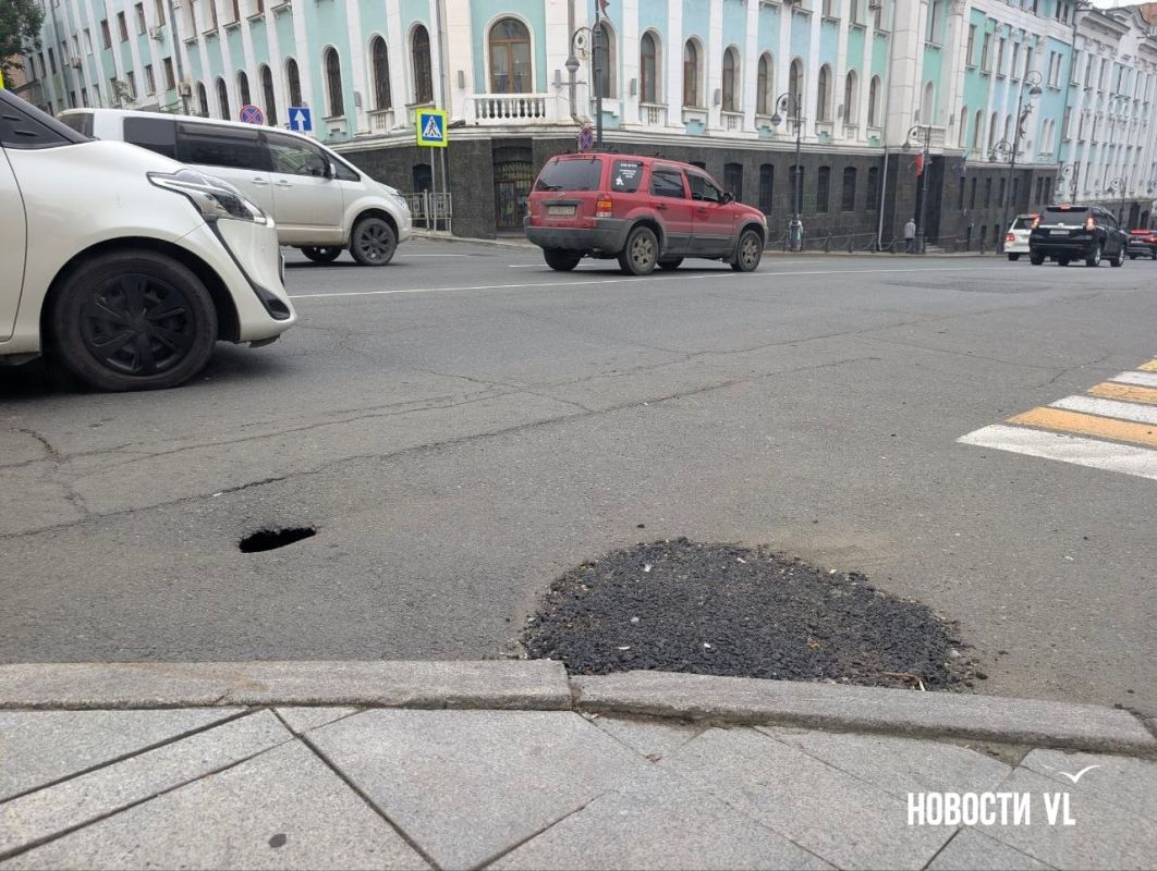 Провал на углу Пологой и Алеутской устранили Провал на углу Пологой и Алеутской устранили