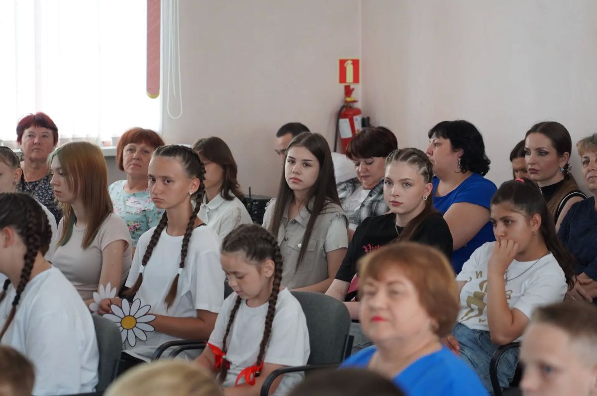 Дню семьи, любви и верности посвятили праздничную встречу в Комплексном центре помощи семье и детям Уссурийска Накануне Дня семьи, любви и верности в Комплексном центре помощи семье и детям Уссурийска прошло праздничное... Дню семьи, любви и верности посвятили праздничную встречу в Комплексном центре помощи семье и детям Уссурийска Накануне Дня семьи, любви и верности в Комплексном центре помощи семье и детям Уссурийска прошло праздничное...