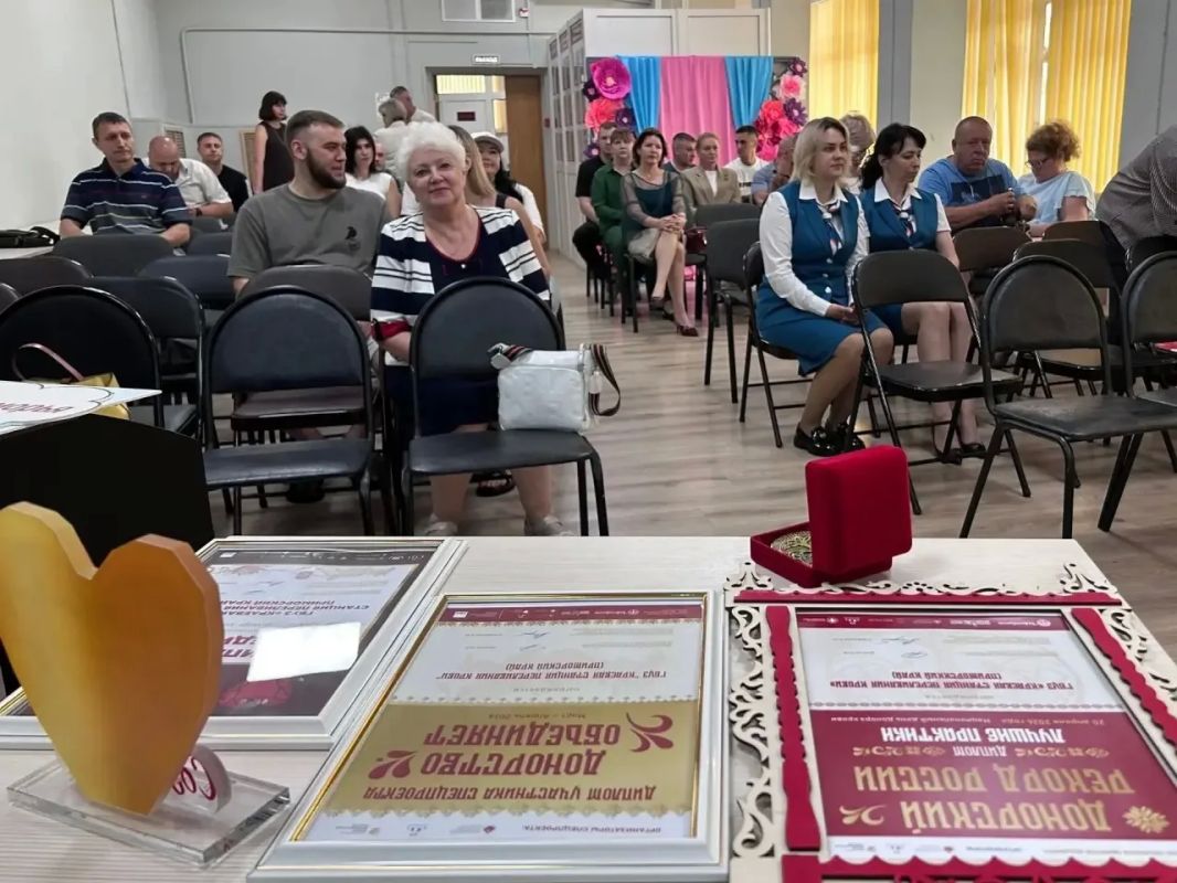 Регулярных доноров крови наградили в Уссурийске Регулярных доноров крови наградили в Уссурийске