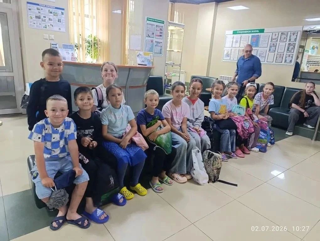 В здоровом теле - здоровый дух: ребята из пришкольных лагерей посещают бассейн В здоровом теле - здоровый дух: ребята из пришкольных лагерей посещают бассейн