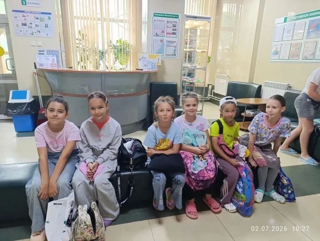 В здоровом теле - здоровый дух: ребята из пришкольных лагерей посещают бассейн В здоровом теле - здоровый дух: ребята из пришкольных лагерей посещают бассейн
