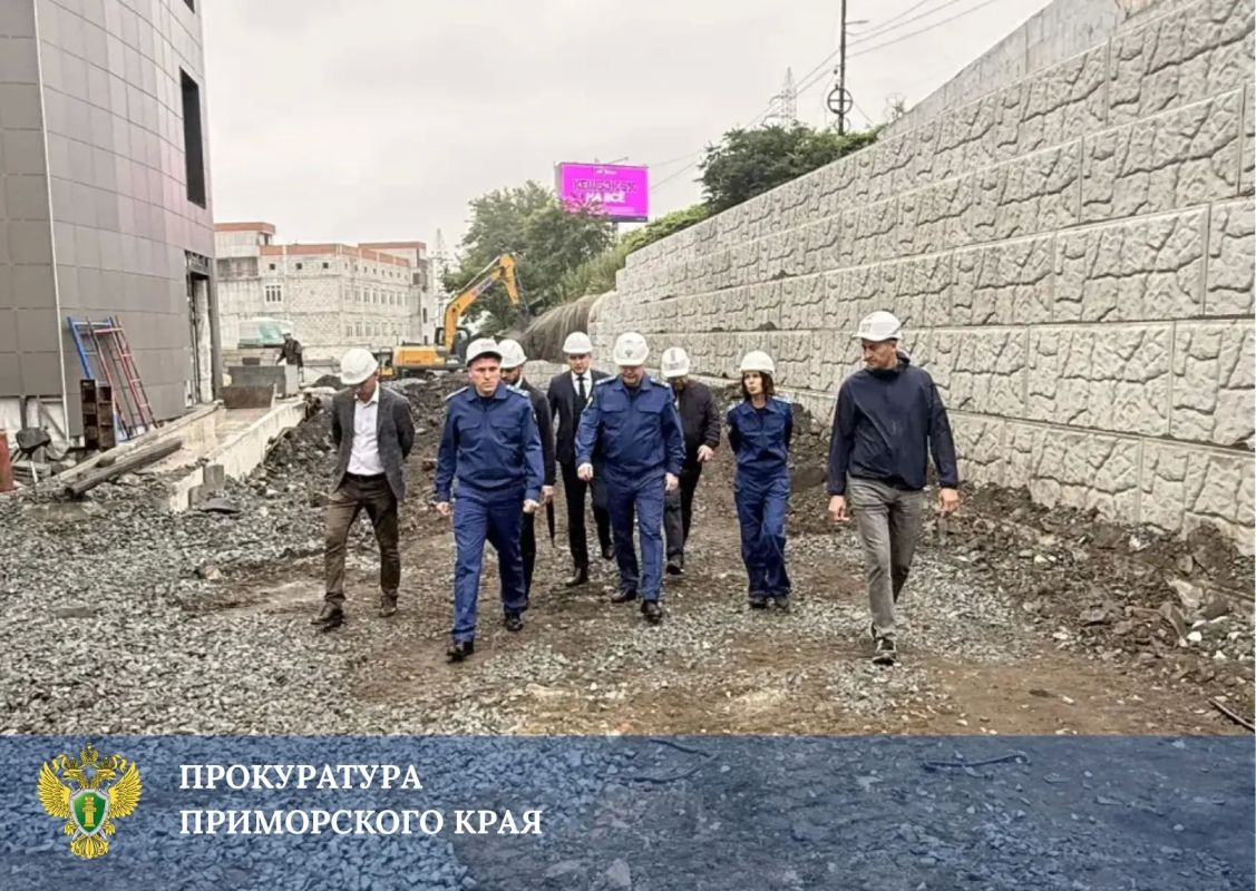 Исполняющий обязанности прокурора Приморского края Андрей Трегубов проинспектировал строительные объекты во Владивостоке Исполняющий обязанности прокурора Приморского края Андрей Трегубов проинспектировал строительные объекты во Владивостоке