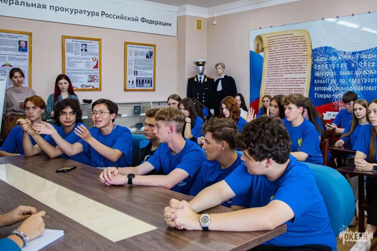 С Юными правоведами обсудили вопросы реализации несовершеннолетними своих прав и проблемы детской преступности С Юными правоведами обсудили вопросы реализации несовершеннолетними своих прав и проблемы детской преступности