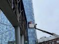У Инструментального завода во Владивостоке убрали пять крупных рекламных конструкций