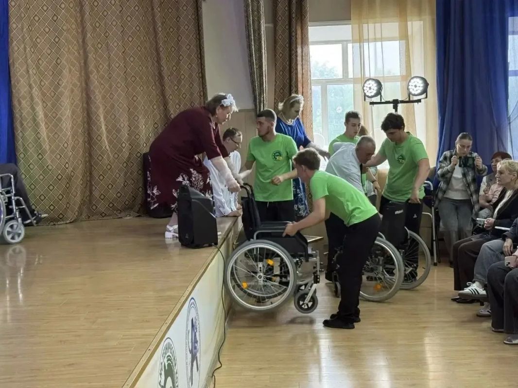 В Уссурийске наградили волонтёров центра «Новая волна» В Уссурийске наградили волонтёров центра «Новая волна»