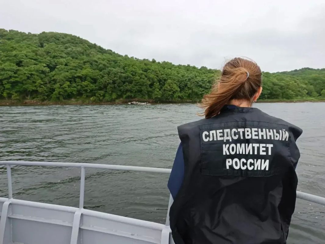 В Приморском крае устанавливаются обстоятельства возгорания на маломерном судне в акватории бухты Новик