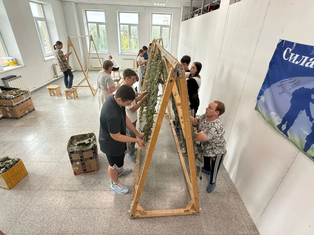 В Уссурийске наградили волонтёров центра «Новая волна» В Уссурийске наградили волонтёров центра «Новая волна»