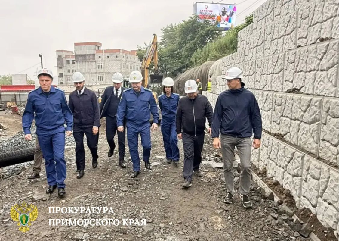 Исполняющий обязанности прокурора Приморского края Андрей Трегубов проинспектировал строительные объекты во Владивостоке