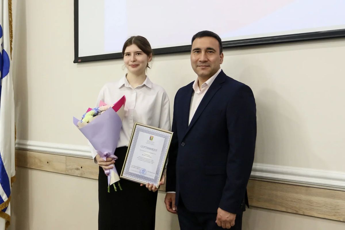 В Находке состоялось награждение талантливых школьников и выпускников В Находке состоялось награждение талантливых школьников и выпускников