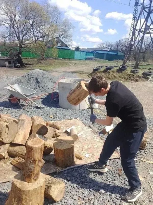 В Уссурийске наградили волонтёров центра «Новая волна» В Уссурийске наградили волонтёров центра «Новая волна»