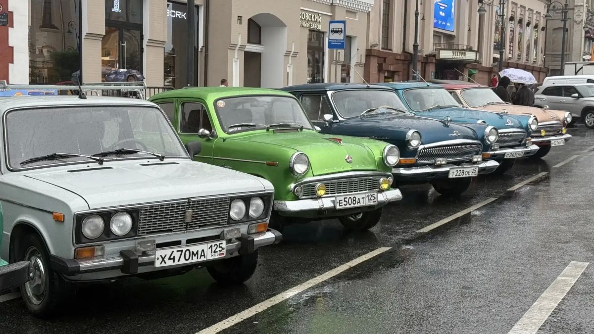 На центральной площади Владивостока уже выставили автомобили к «АВТО'САЛОНУ-2026» На центральной площади Владивостока уже выставили автомобили к «АВТО'САЛОНУ-2026»