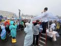 На центральной площади города гостей праздника угощают фирменным дальневосточным лимонадом.