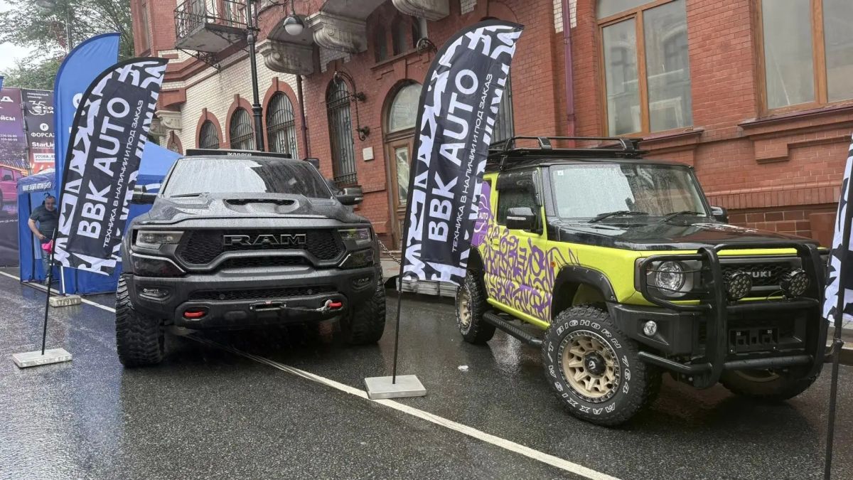На центральной площади Владивостока уже выставили автомобили к «АВТО'САЛОНУ-2026» На центральной площади Владивостока уже выставили автомобили к «АВТО'САЛОНУ-2026»