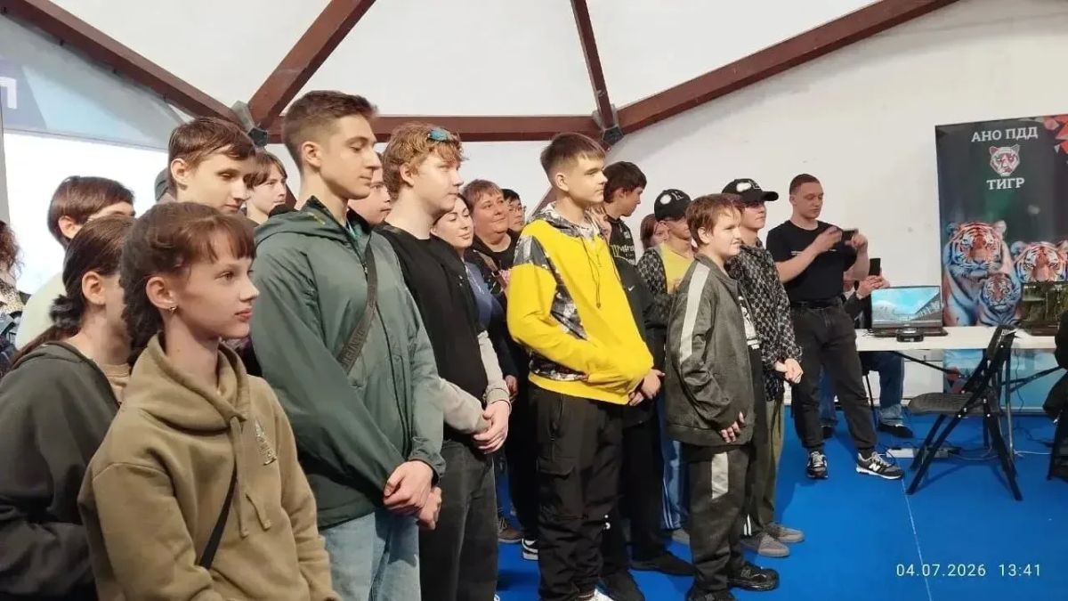 Во Владивостоке наградили победителей соревнований по управлению дронами Во Владивостоке наградили победителей соревнований по управлению дронами