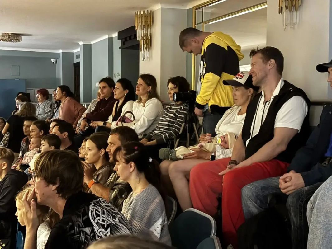 В холле Театра кукол проходит спектакль «Сказки Пушкина» В холле Театра кукол проходит спектакль «Сказки Пушкина»
