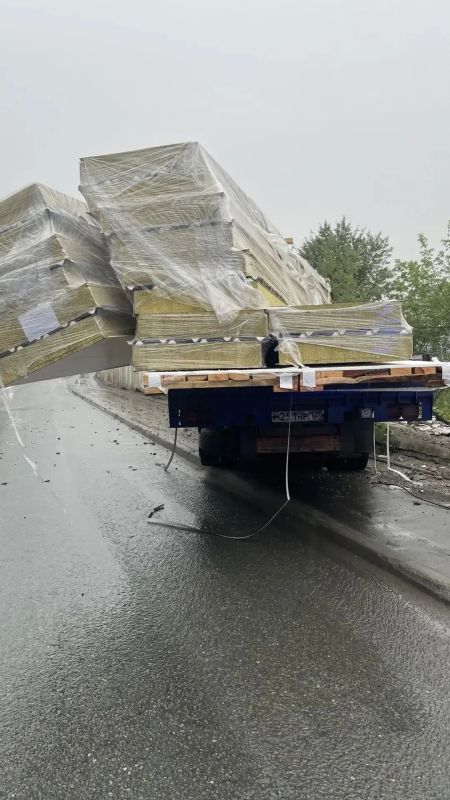 Госавтоинспекция Владивостока проводит проверку по факту ДТП на улице Командорской Госавтоинспекция Владивостока проводит проверку по факту ДТП на улице Командорской