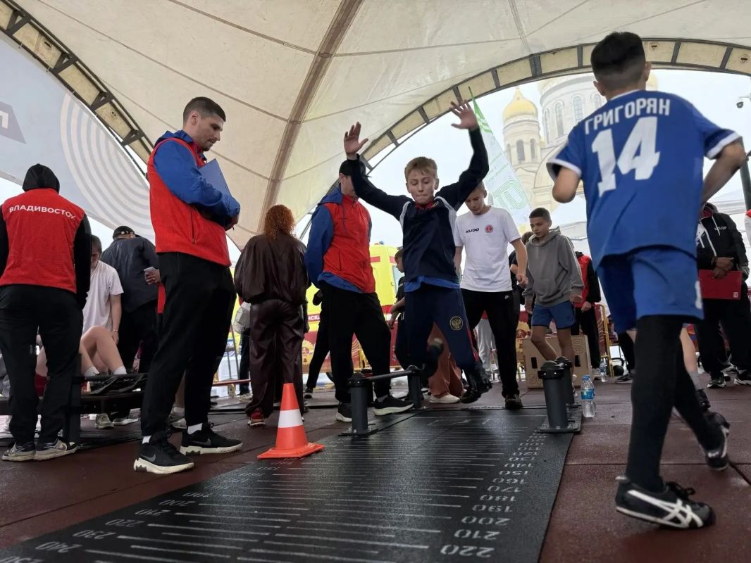 Прямо сейчас проходит Фестиваль ГТО, посвященный празднованию 166-летия города. Участники уже готовы проверить свои силы в испытаниях комплекса ГТО. В программе — соревнования среди спортивных школ, участников СВО и... Прямо сейчас проходит Фестиваль ГТО, посвященный празднованию 166-летия города. Участники уже готовы проверить свои силы в испытаниях комплекса ГТО. В программе — соревнования среди спортивных школ, участников СВО и...
