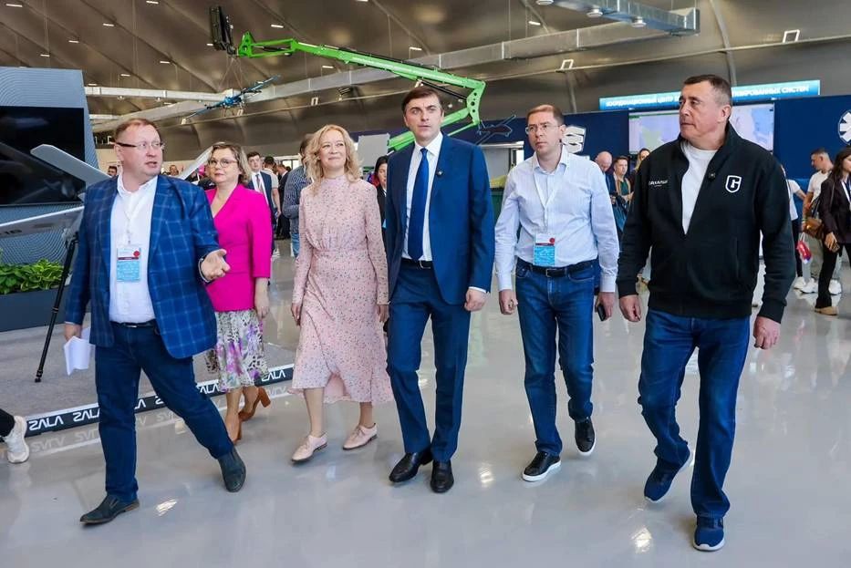 Приморские школьники участвуют во всероссийском фестивале беспилотников «Взлетай» Приморские школьники участвуют во всероссийском фестивале беспилотников «Взлетай»