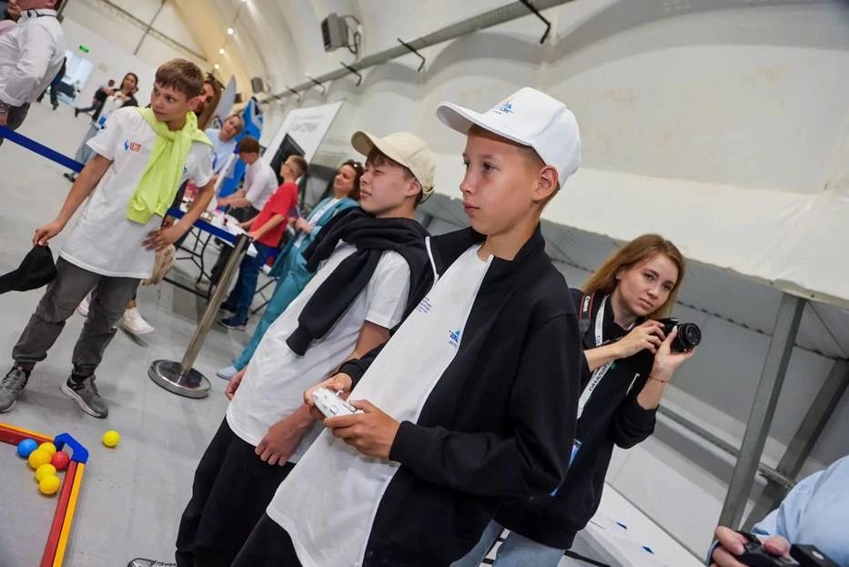 Приморские школьники участвуют во всероссийском фестивале беспилотников «Взлетай» Приморские школьники участвуют во всероссийском фестивале беспилотников «Взлетай»