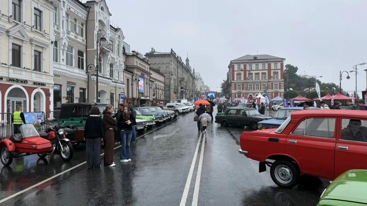 На центральной площади Владивостока уже выставили автомобили к «АВТО'САЛОНУ-2026» На центральной площади Владивостока уже выставили автомобили к «АВТО'САЛОНУ-2026»