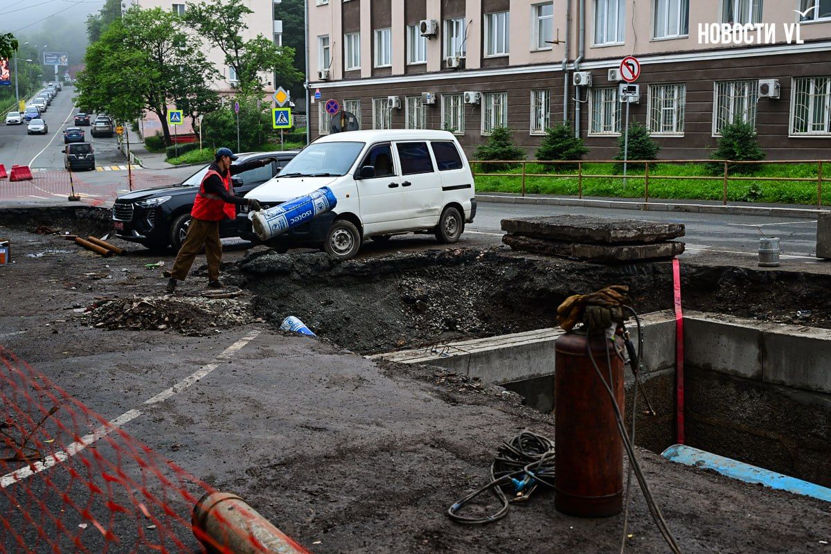 Сколько нужно времени, чтобы поменять трубу: следим за ремонтом сетевиков на примере теплотрассы на Пушкинской Сколько нужно времени, чтобы поменять трубу: следим за ремонтом сетевиков на примере теплотрассы на Пушкинской