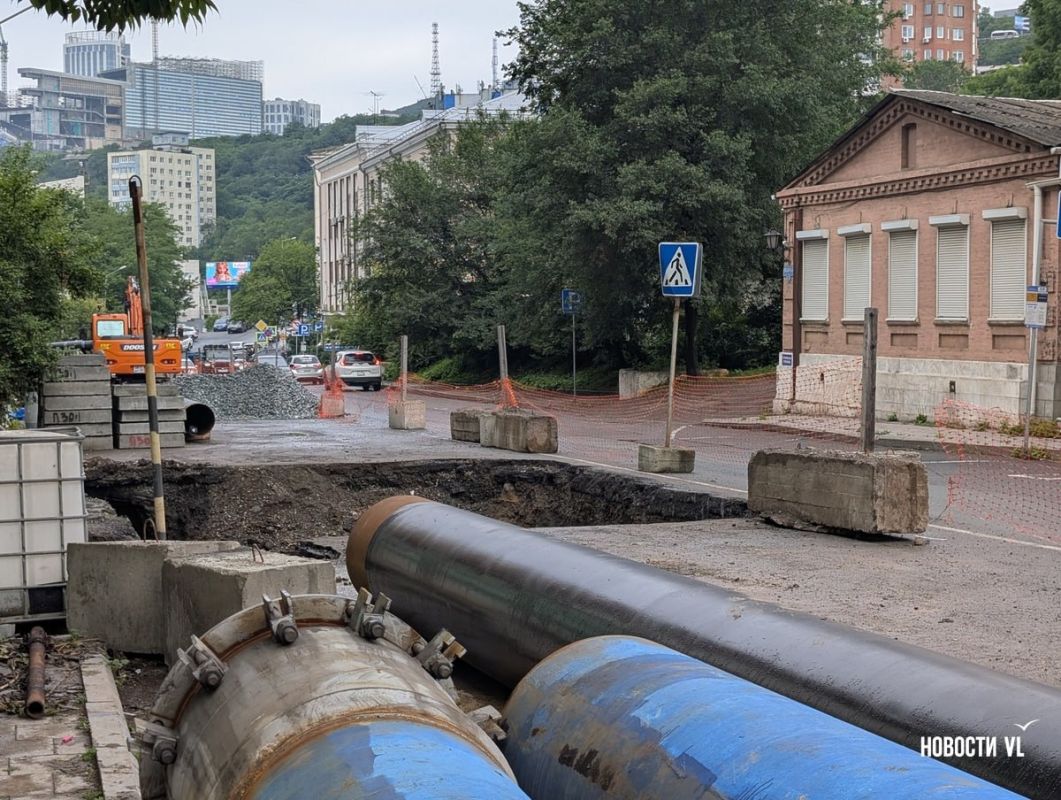 Сколько нужно времени, чтобы поменять трубу: следим за ремонтом сетевиков на примере теплотрассы на Пушкинской Сколько нужно времени, чтобы поменять трубу: следим за ремонтом сетевиков на примере теплотрассы на Пушкинской