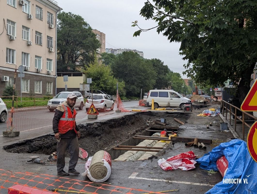 Сколько нужно времени, чтобы поменять трубу: следим за ремонтом сетевиков на примере теплотрассы на Пушкинской Сколько нужно времени, чтобы поменять трубу: следим за ремонтом сетевиков на примере теплотрассы на Пушкинской