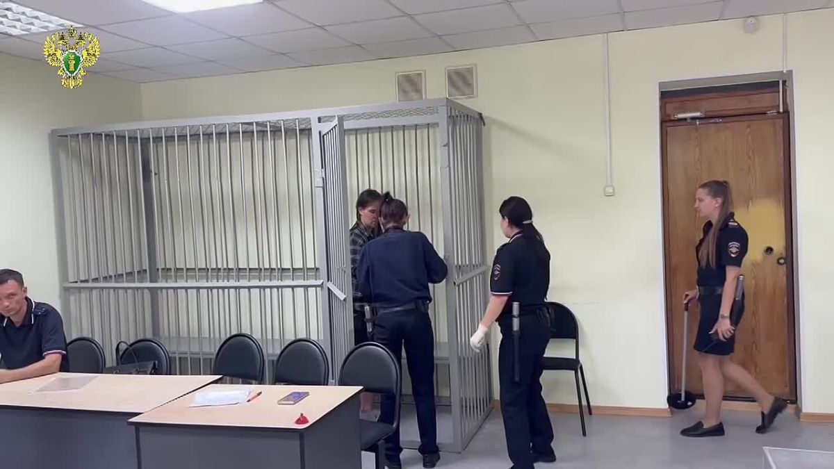 В Уссурийске с учетом позиции прокуратуры заключена под стражу обвиняемая в открытом хищении драгоценностей на 500 тыс