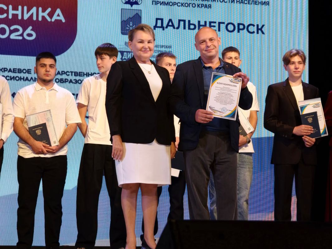 День выпускника СПО 2026 собрал на одной сцене представителей самых разных специальностей: от электромонтёров до горняков, от программистов до педагогов — каждый из них нашёл своё призвание! День выпускника СПО 2026 собрал на одной сцене представителей самых разных специальностей: от электромонтёров до горняков, от программистов до педагогов — каждый из них нашёл своё призвание!
