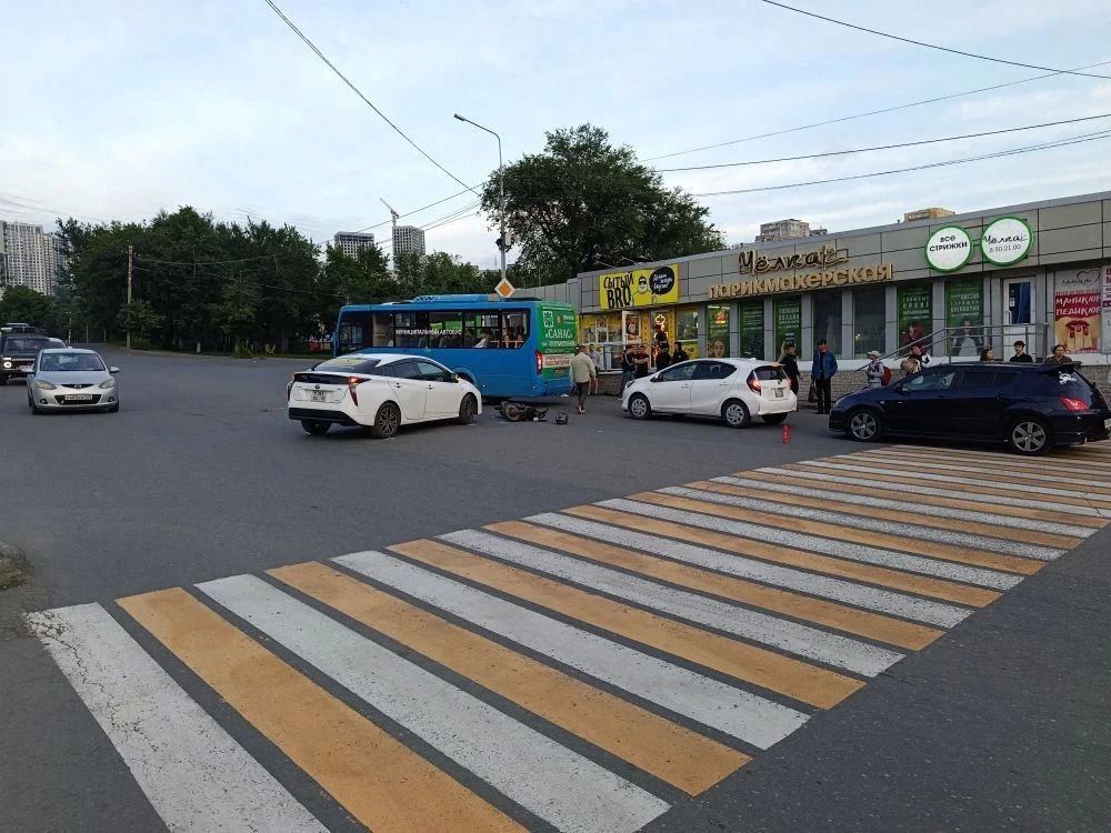 Госавтоинспекция устанавливает обстоятельства ДТП во Владивостоке, в котором пострадал пассажир мопеда Госавтоинспекция устанавливает обстоятельства ДТП во Владивостоке, в котором пострадал пассажир мопеда