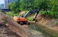 Во Владивостоке приступили к расчистке русла Второй речки, чтобы снизить риск подтоплений во время сильных дождей