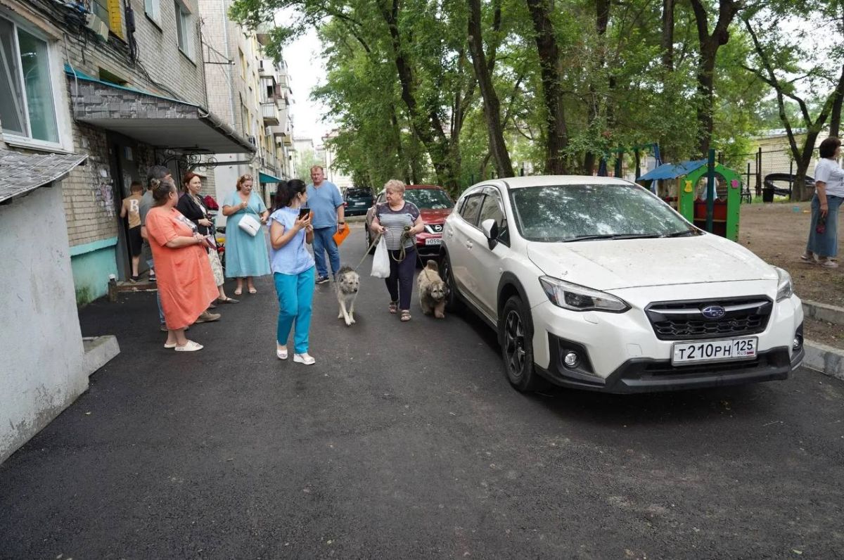 Евгений Корж: Прошла успешная приемка еще одного благоустроенного двора на улице Некрасова, 49. Основной проблемой здесь были пучины Евгений Корж: Прошла успешная приемка еще одного благоустроенного двора на улице Некрасова, 49. Основной проблемой здесь были пучины