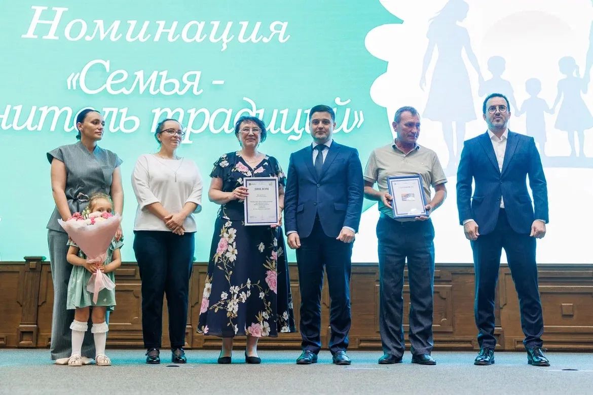 В Приморье наградили победителей конкурса «Семья года» В Приморье наградили победителей конкурса «Семья года»