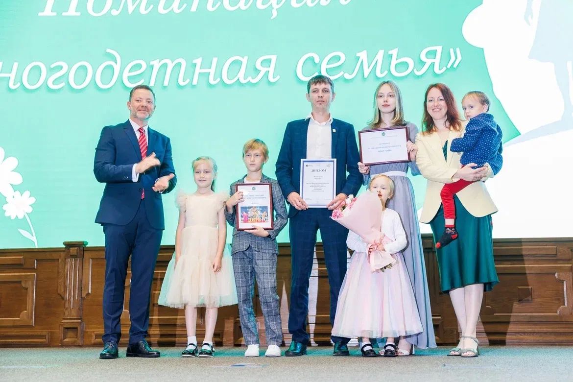 В Приморье наградили победителей конкурса «Семья года» В Приморье наградили победителей конкурса «Семья года»