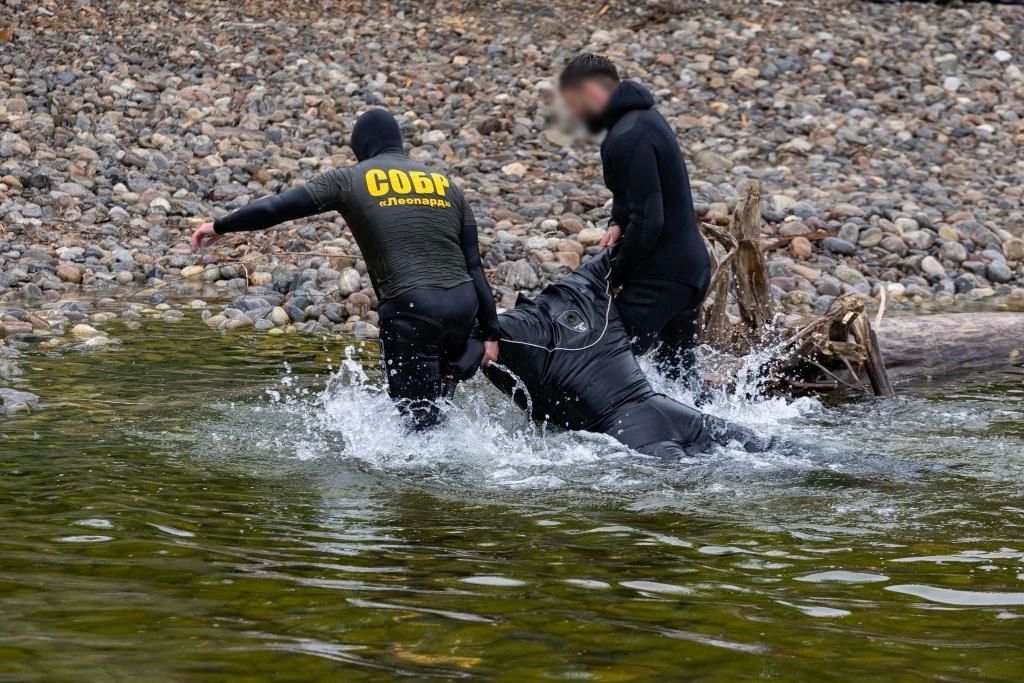 На первом этапе водолазам предстояло выполнить два упражнения – «Стрельба» и «Полоса» На первом этапе водолазам предстояло выполнить два упражнения – «Стрельба» и «Полоса»