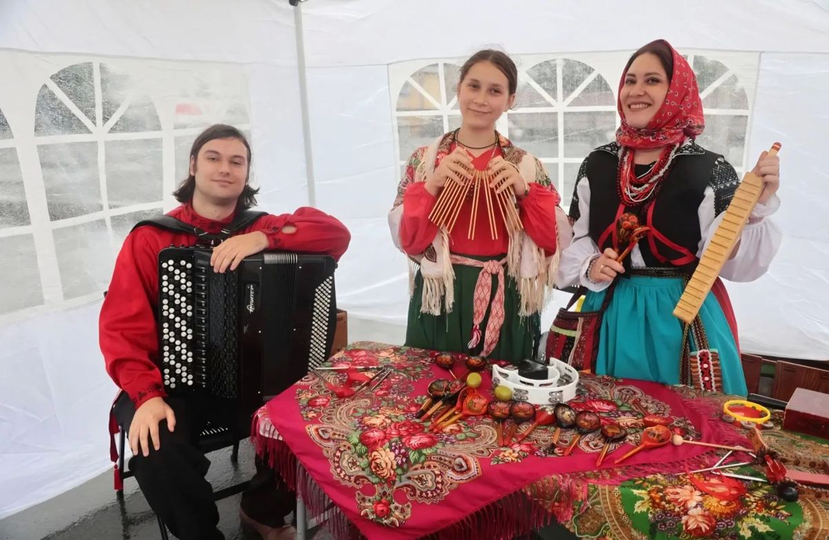 Семейный праздник на Центральной площади прошёл тепло и душевно Семейный праздник на Центральной площади прошёл тепло и душевно