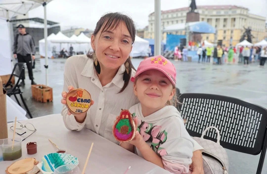 Семейный праздник на Центральной площади прошёл тепло и душевно Семейный праздник на Центральной площади прошёл тепло и душевно