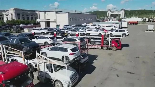 За первые четыре месяца 2026 года таможня Суйфэньхэ оформила 22 000 экспортированных в российское Приморья автомобилей, что на 196,2% больше по сравнению с аналогичным периодом прошлого года - сайт правительства города...