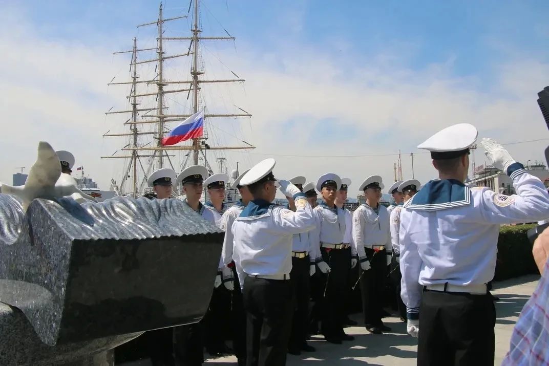 Дипломатическая миссия парусника "Надежда" в Даляне Дипломатическая миссия парусника "Надежда" в Даляне