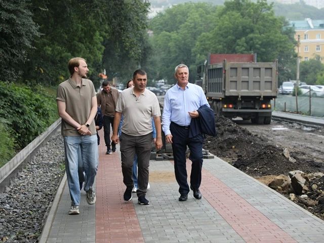 Во Владивостоке до конца лета благоустроят две новые общественные территории Во Владивостоке до конца лета благоустроят две новые общественные территории