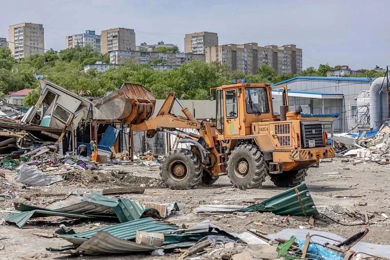 Более 750 незаконных объектов демонтировали во Владивостоке с начала года. Более 750 незаконных объектов демонтировали во Владивостоке с начала года.