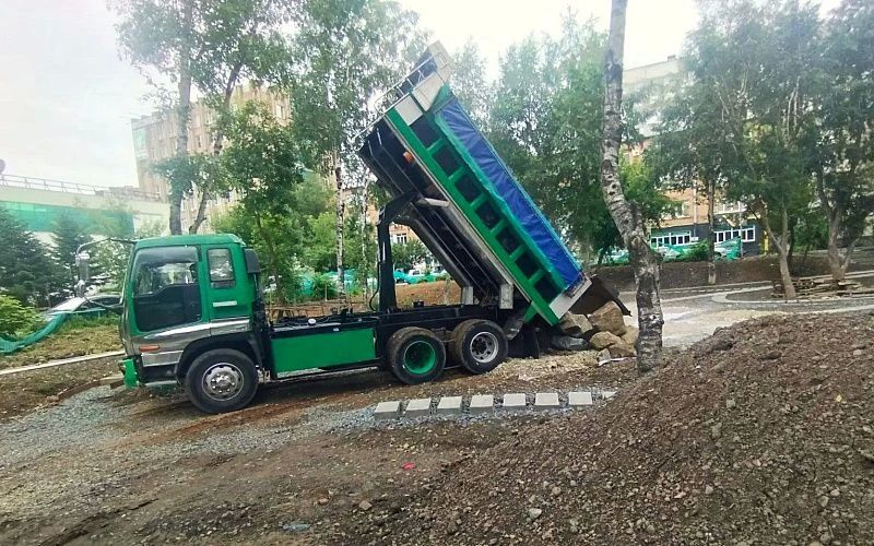 «Хороший сквер получается»: общественные наблюдатели Владивостока оценили благоустройство аллеи на Кирова, 5-9 «Хороший сквер получается»: общественные наблюдатели Владивостока оценили благоустройство аллеи на Кирова, 5-9