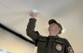 В Чугуевском округе продолжают устанавливать автономные дымовые пожарные извещатели в домах, где проживают семьи участников СВО