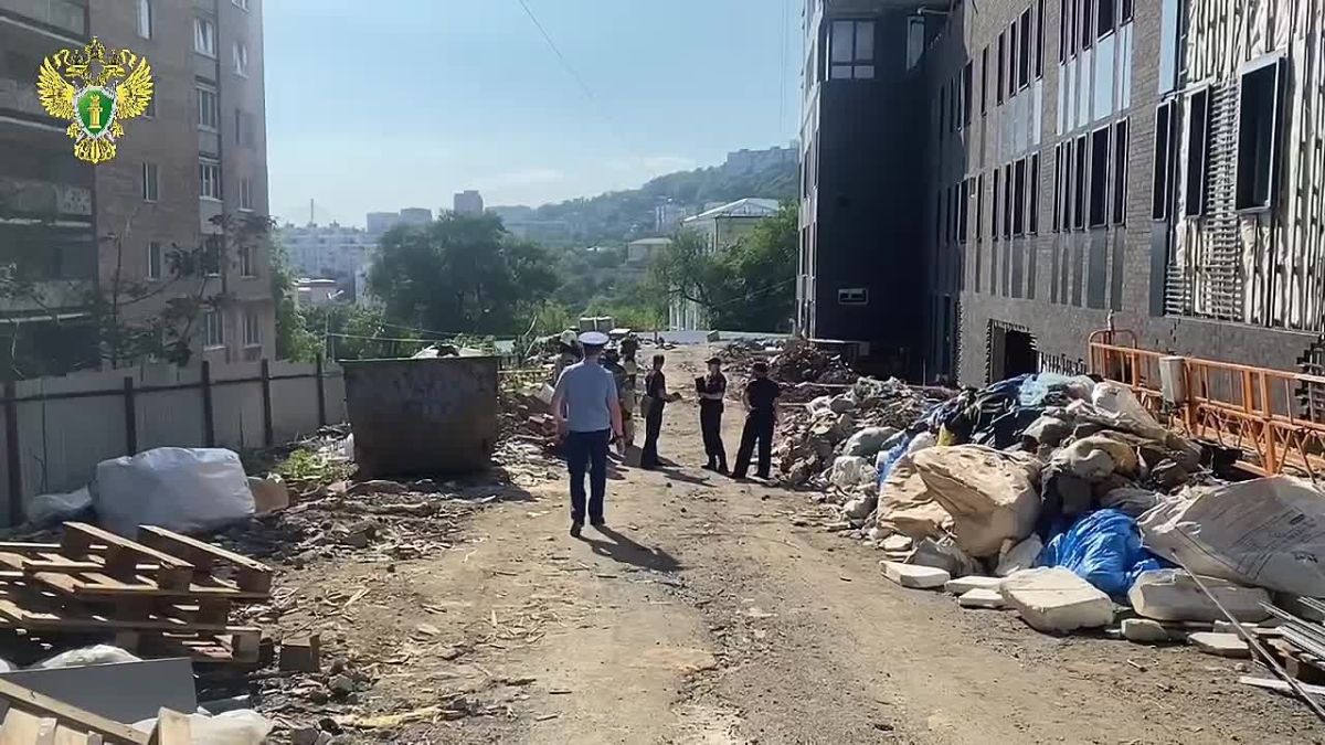 Прокуратура поставила на контроль установление обстоятельств несчастного случая на строительной площадке в районе улицы Невельского во Владивостоке Предварительно установлено, что 16 июля 2026 года при проведении высотных...