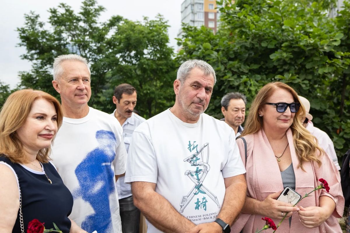 Константин Шестаков: Во Владивостоке увековечили память первого строителя поста Владивосток, прапорщика Николая Васильевича Комарова Константин Шестаков: Во Владивостоке увековечили память первого строителя поста Владивосток, прапорщика Николая Васильевича Комарова