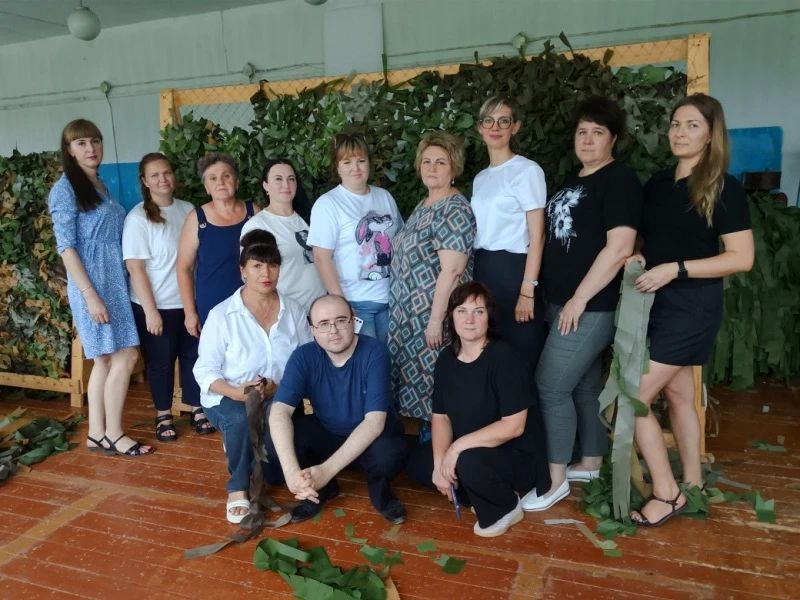 В Приморском крае полицейские Пожарского округа приняли участие в плетении маскировочных сетей для участников СВО В Приморском крае полицейские Пожарского округа приняли участие в плетении маскировочных сетей для участников СВО